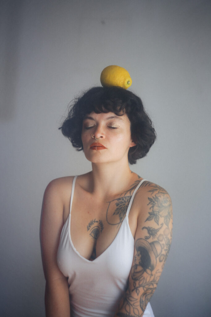 Sesión de fotos íntima con limones