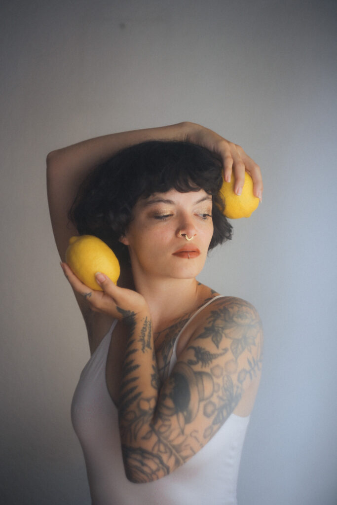 Sesión de fotos íntima con limones