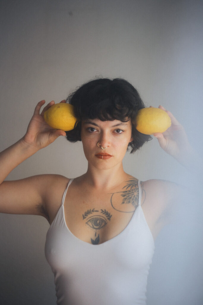 Sesión de fotos íntima con limones