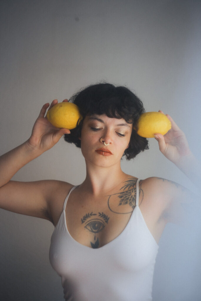 Sesión de fotos íntima con limones