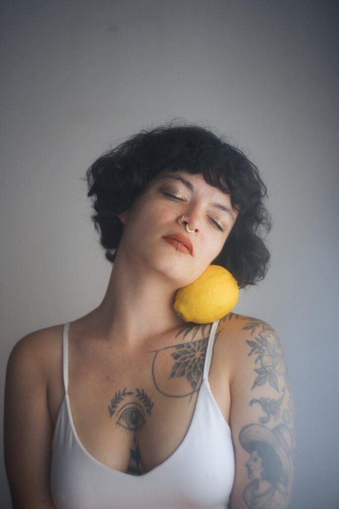 Sesión de fotos íntima con limones