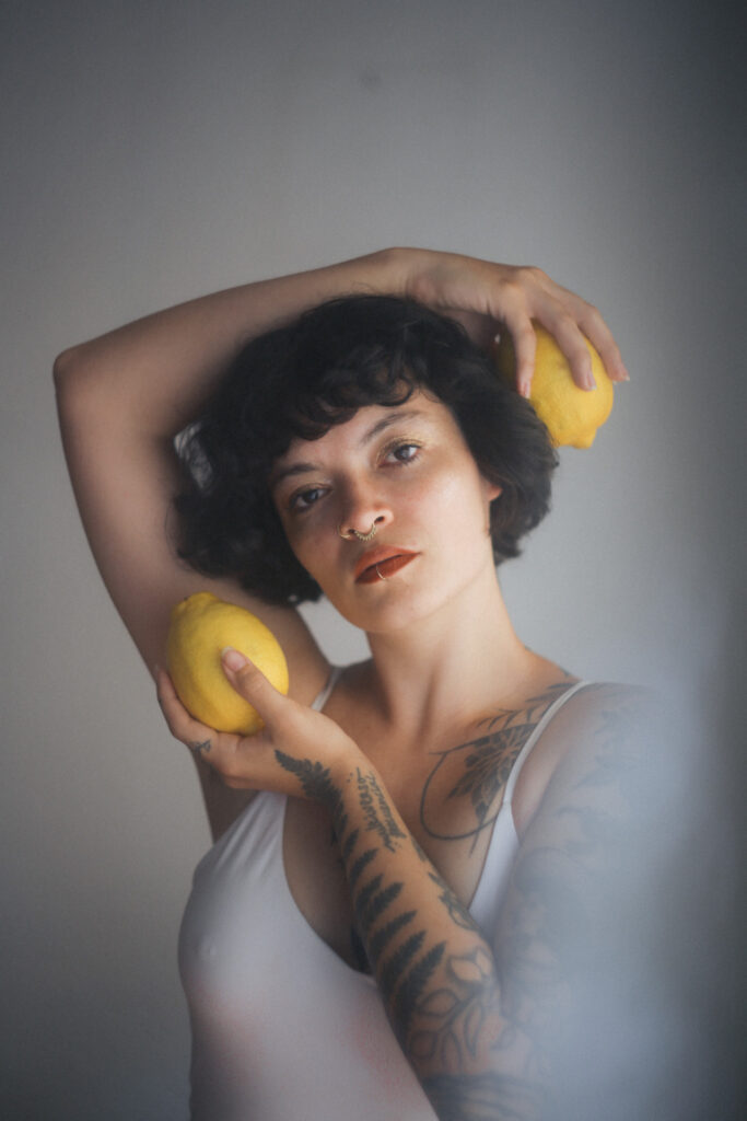 Sesión de fotos íntima con limones