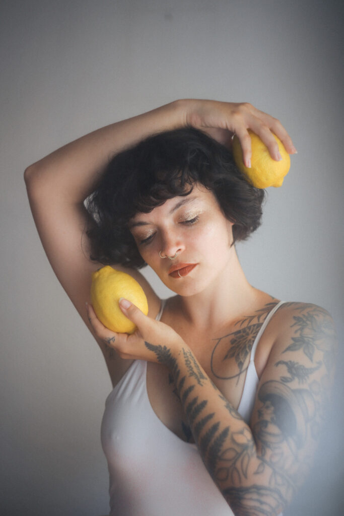Sesión de fotos íntima con limones