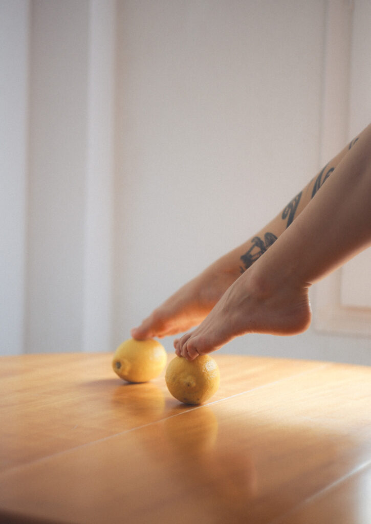 Sesión de fotos íntima con limones