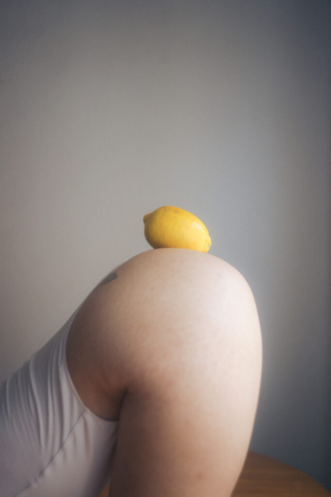 Sesión de fotos íntima con limones