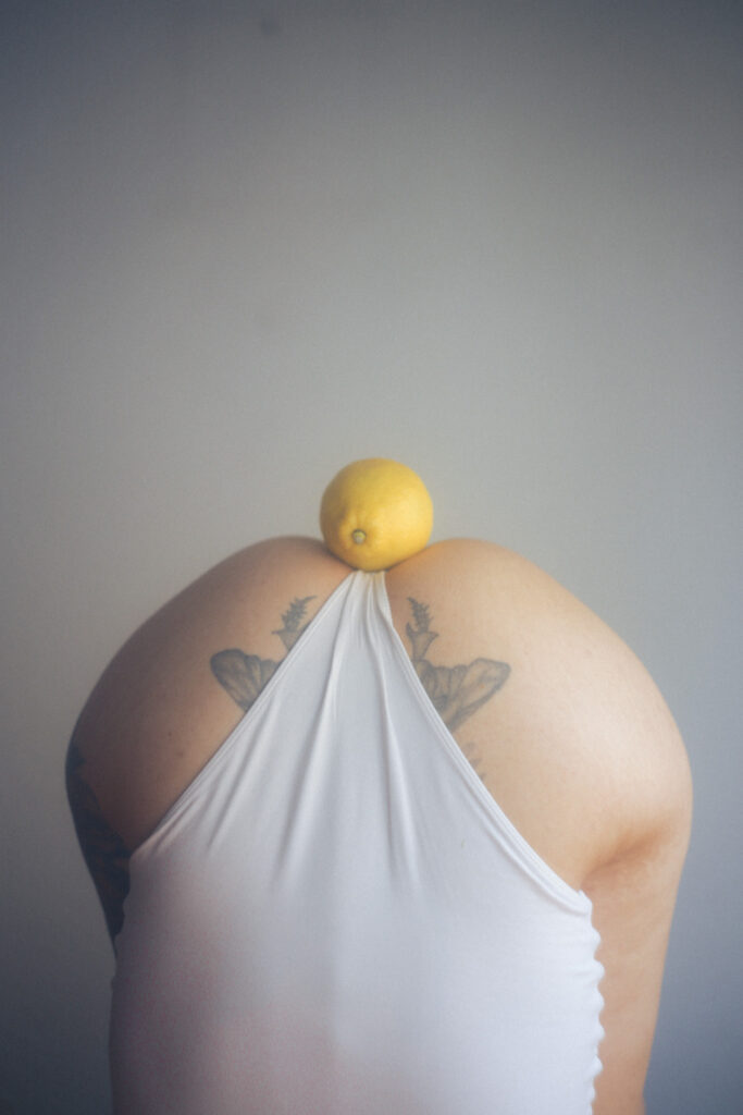 Sesión de fotos íntima con limones