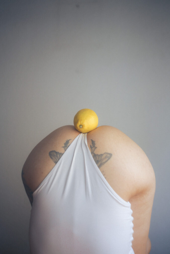 Sesión de fotos íntima con limones