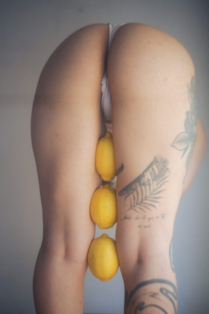 Sesión de fotos íntima con limones