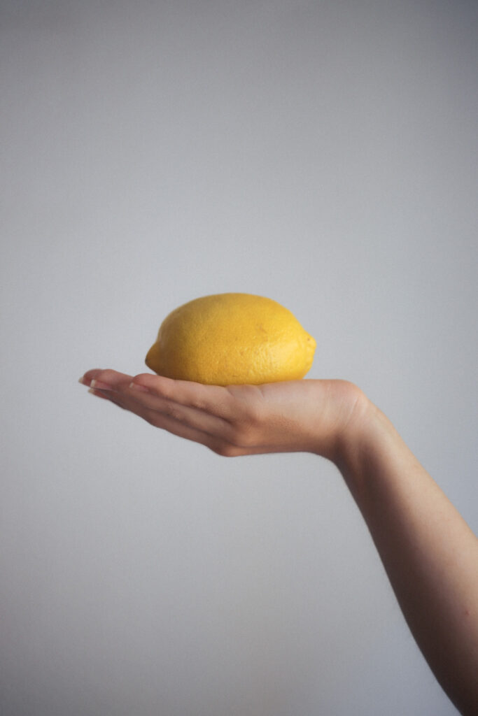 Sesión de fotos íntima con limones