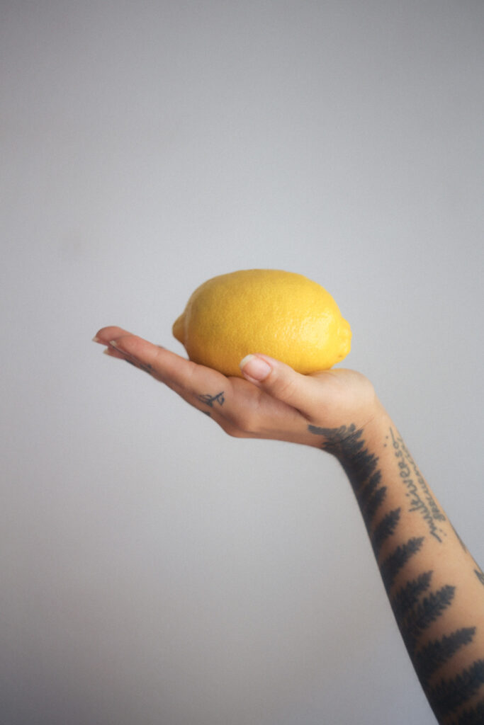 Sesión de fotos íntima con limones