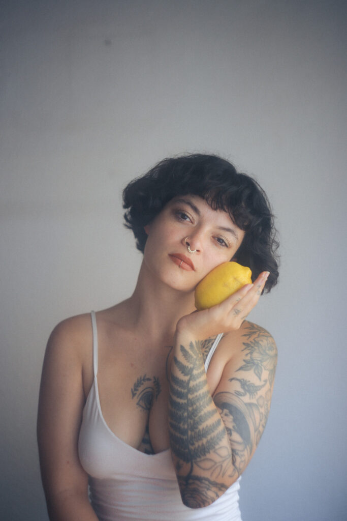 Sesión de fotos íntima con limones